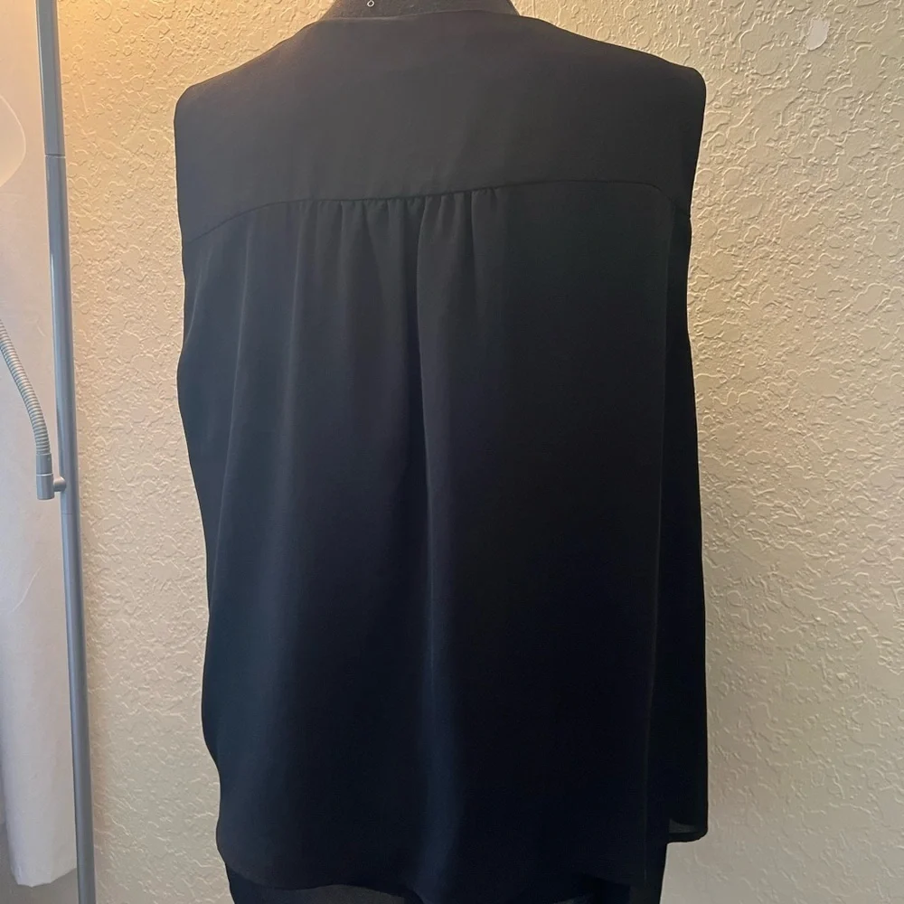 Zac & Rachel Black Sleeveless V-Neck Blouse with Relaxed Fit